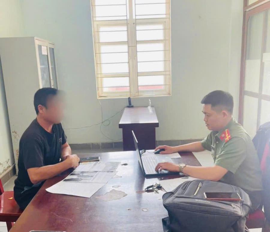 Lực lượng chức năng làm việc với trường hợp chia sẻ thông tin xuyên tạc bầu cử.