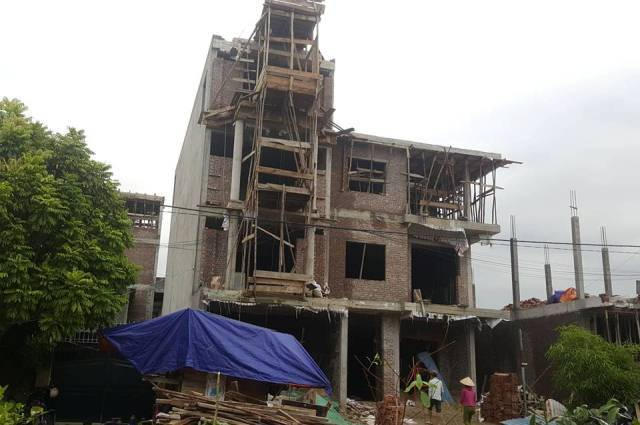 Nhà cao tầng được xây dựng vào tháng giữa tháng 10/2018.