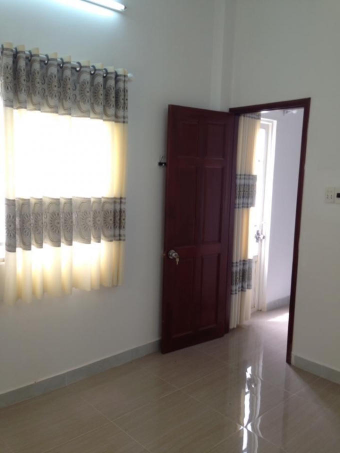 Phòng ngủ rộng rãi, đầy đủ trang thiết bị cần thiết.