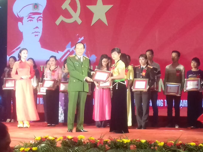 Vinh danh các điển hình tiên tiến cùng nhân thân của các chiến sĩ đã anh dũng hy sinh trong sự nghiệp đấu tranh với tội phạm ma túy.