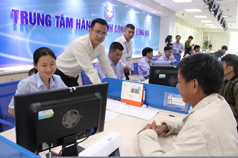 Bộ LĐ-TB-XH đề xuất các phương án thay đổi giờ làm việc tại cơ quan hành chính nhà nước. (Ảnh minh họa, nguồn: KT)