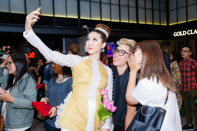 Ngọc Quyên háo hức ngày trở về nước để chuẩn bị ra mắt phim “Mẹ chồng” như đã hẹn với khán giả trong nước từ trước.