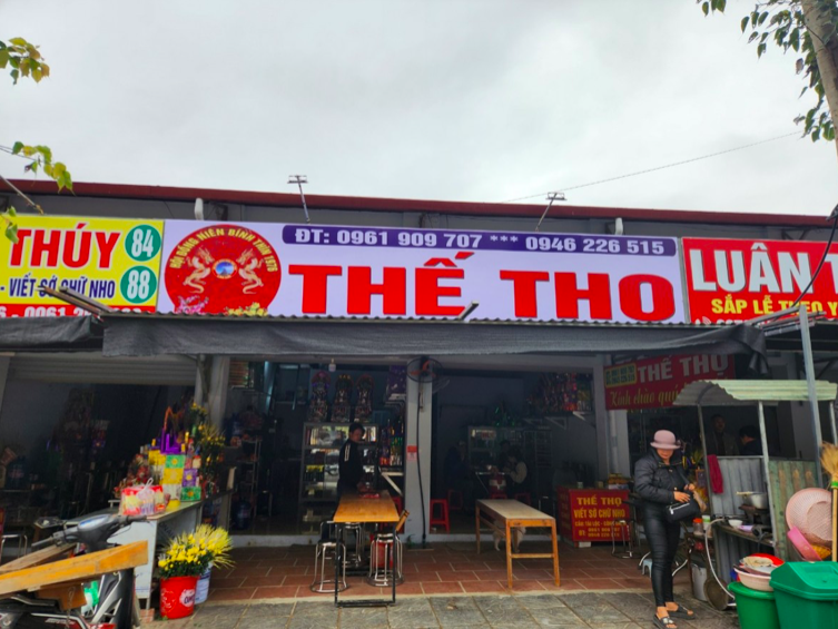 Ki ốt Thế Thọ chuyên phục vụ đồ lễ cho người dân và du khách.
					
				
			
			Ki ốt Thế Thọ chuyên phục vụ đồ lễ cho người dân và du khách.