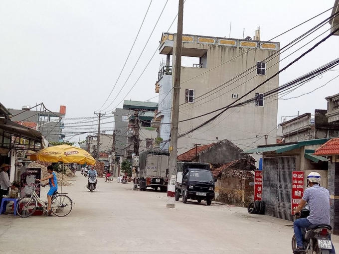 Buổi tối người dân nếu không để ý thì cũng xảy ra chuyện vì đâm vào cột điện.