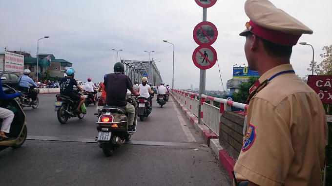 Cầu Chương Dương, nơi cô gái có định nhẩy cầu tự tử.