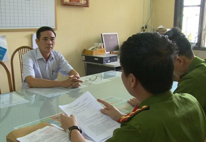 Ông Dinh bị khởi tố về tội cố ý làm trái quy định của nhà nước về quản lý kinh tế gây hậu quả nghiêm trọng.