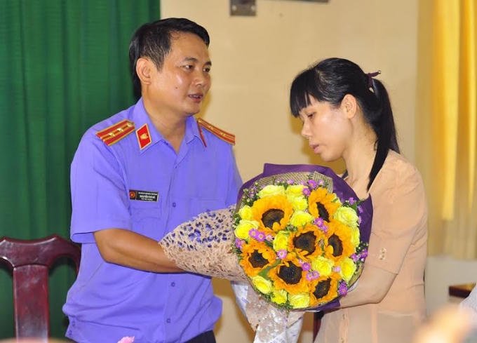 Bà Ánh Ngọc không tâm phục với lời xin lỗi của đại diện VKS huyện Nhơn Trạch.