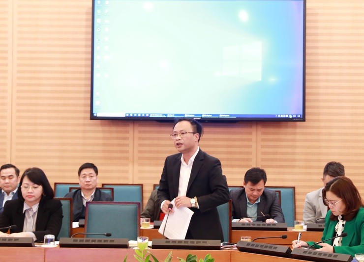 Đại diện Chi cục Quản lý thị trường Hà Nội phát biểu tại buổi làm việc.