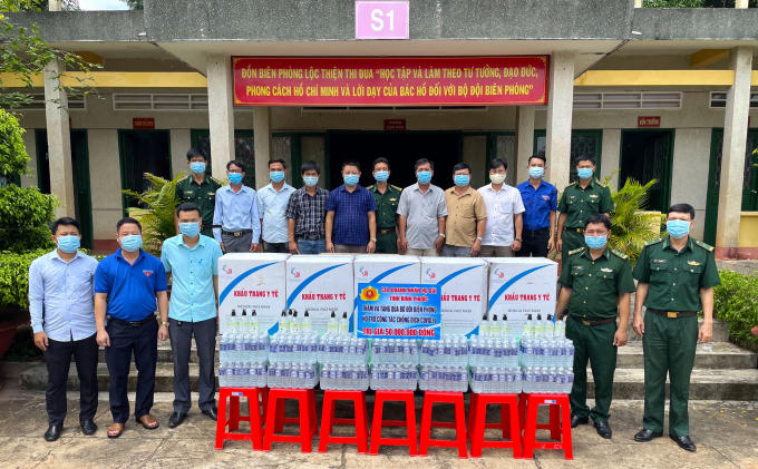 Thành Đoàn Đồng Xoài phối hợp thăm hỏi, tặng quà cho Đồn biên phòng Lộc Thiện (huyện Lộc Ninh)