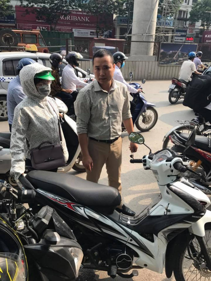 Nam thanh niên liên tục đòi bồi thường thiệt hại.