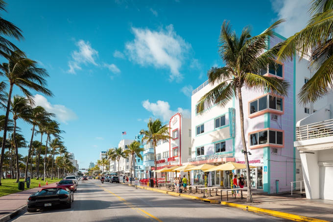 Miami nổi tiếng với khu phố Art Deco, quy tụ các tòa nhà rực rỡ sắc màu. Ảnh: ShutterStock.