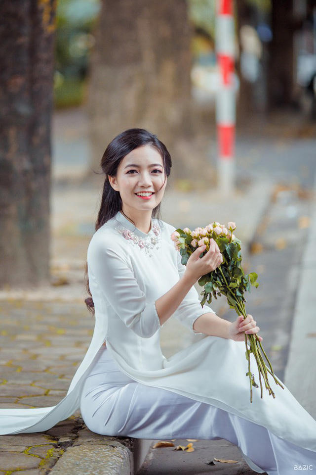 Nhờ sắc đẹp nổi bật của mình, cô nữ sinh sư phạm năm đó đã giành giải á khôi Imiss Thăng Long 2010