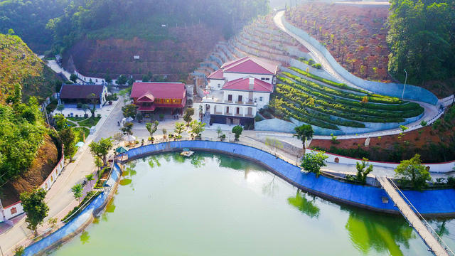 Toàn cảnh khu dinh thự “siêu khủng” của Giám đốc Sở ở Yên Bái. (Ảnh: Dân trí)