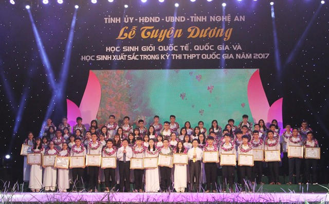 Từ tháng 12/2017, Nghệ An không cộng điểm cho sinh viên khá giỏi khi thi tuyển công chức vào các cơ quan hành chính nhà nước của tỉnh. (Ảnh: Dân trí)