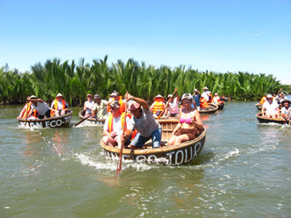 Quảng Nam ban hành Bộ Quy tắc ứng xử văn minh du lịch.