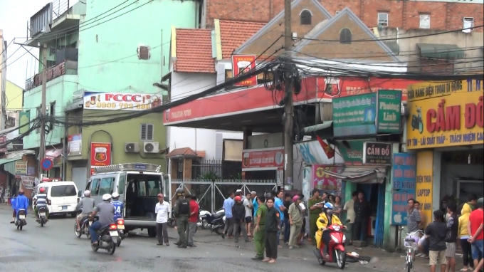 Lực lượng chức năng có mặt khám nghiệm hiện trường, làm rõ vụ việc.