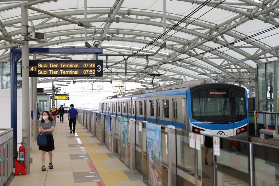 Rạng sáng Mùng 1 Tết (17/2/2026), Metro số 1 sẽ bố trí vận hành đặc biệt từ 0 giờ 30 phút đến 2 giờ với 20 chuyến tàu, tần suất giãn cách từ 6 đến 12 phút.