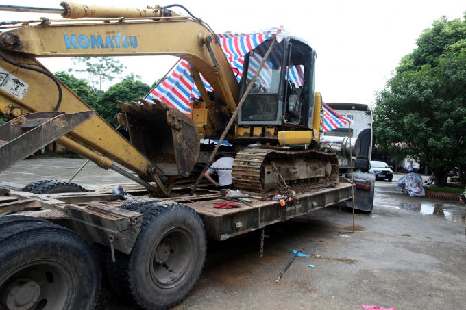 Các đối tượng cùng tang vật tại cơ quan điều tra.