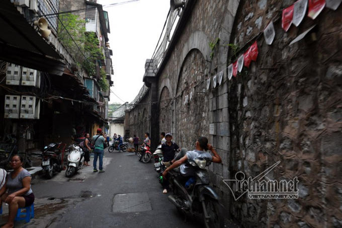 TP sẽ thực hiện một số dự &aacute;n để tạo th&ecirc;m kh&ocirc;ng gian sinh hoạt văn h&oacute;a cho người d&acirc;n. Việc đục th&ocirc;ng c&aacute;c v&ograve;m cầu nằm trong dự &aacute;n n&agrave;y.