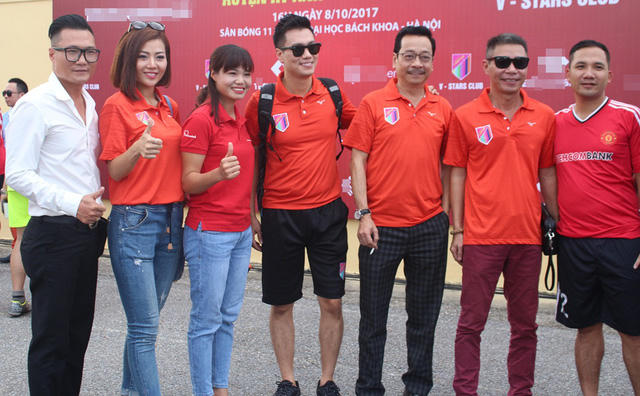 Chính vì thế mà anh cùng đội bóng của mình chưa bao giờ quan tâm đến chuyện thắng thua. “Điều chúng tôi quan tâm nhất đó là mỗi trận đấu như vậy chúng tôi giúp đỡ được cho bao nhiêu người, quyên được bao nhiêu tiền, đấy mới là điều Việt Anh quan tâm. Còn đây là một trận đấu vui, anh em ra sân có cơ hội để gắn kết với nhau, để toát mồ hôi và có sức khỏe. Cho nên việc thắng hay thua là hoàn toàn không quan trọng”.