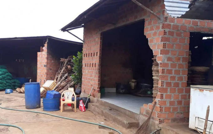 Khu vực hấp cá của gia đình ông Mười.