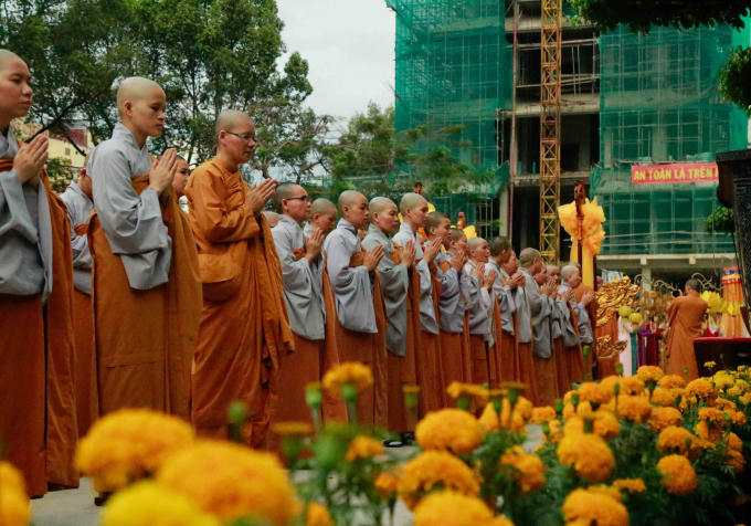 Lễ tụng kinh.