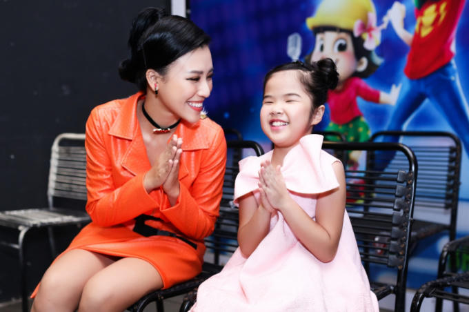 Hoàng Oanh: ‘Bên các em nhỏ tôi quên hết muộn phiền’