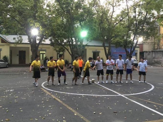 Đội Báo Pháp luật Việt Nam(trắng) đã không vượt qua được Đội Văn phòng Bộ, Viện KHPL(vàng)