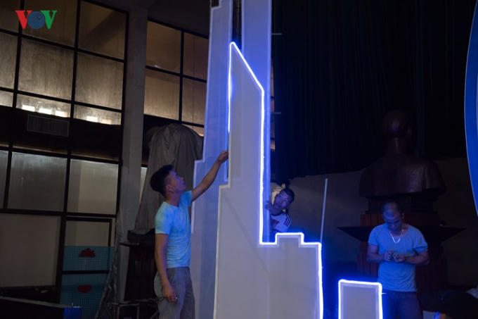 Những hạng mục cuối cùng đang được lắp đặt.