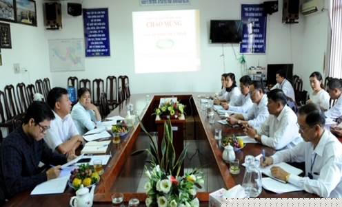 Đoàn kiểm tra làm việc với Chi cục An toàn vệ sinh thực phẩm tỉnh Long An.