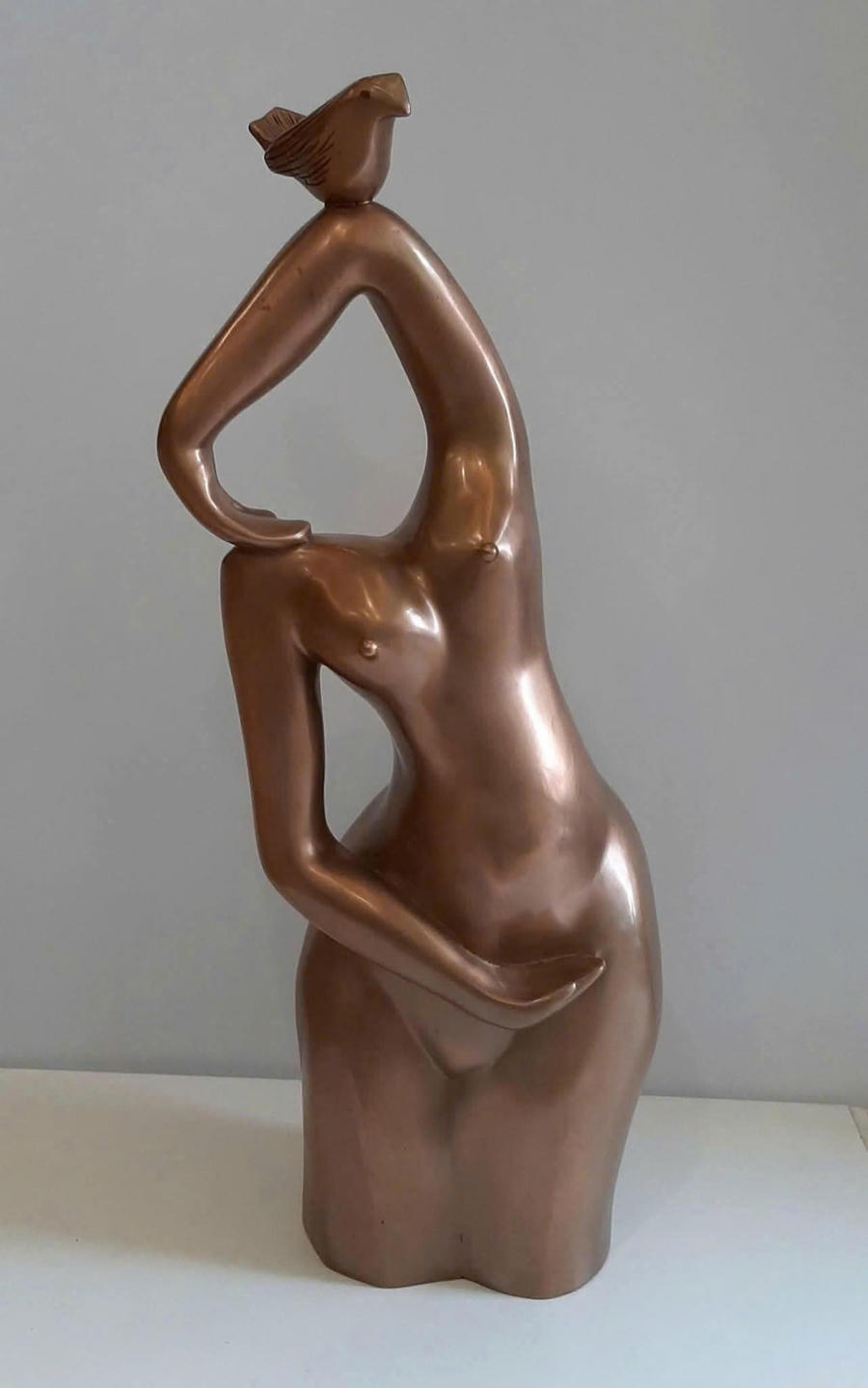 Nghiêng – Điêu khắc đồng; Tác giả: Bùi Đức Thành.