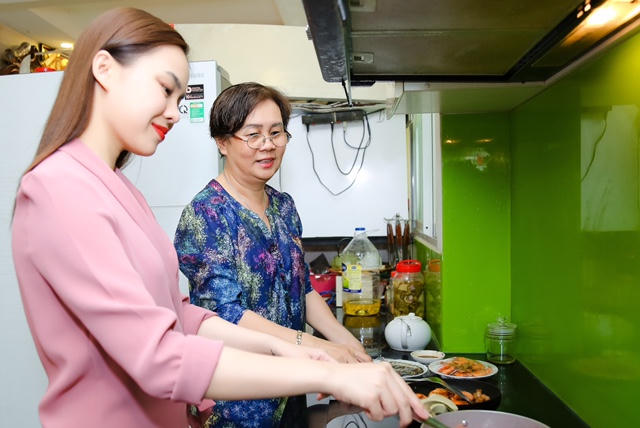 Cảm động m&oacute;n qu&agrave; tặng mẹ của Giang Hồng Ngọc nh&acirc;n &ldquo;Ng&agrave;y của mẹ&rdquo;