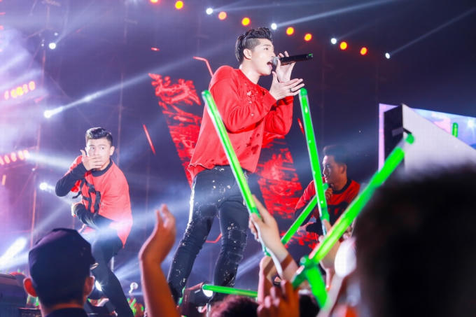 Noo Phước Thịnh khiến 20 nghìn khán giả Hà Nội