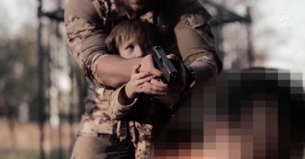 IS ép bé trai 10 tuổi hành quyết con tin