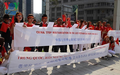 Hội Người Việt tại Hàn Quốc phản đối hành động quân sự hóa của Trung Quốc tại Biển Đông ngày 27/3