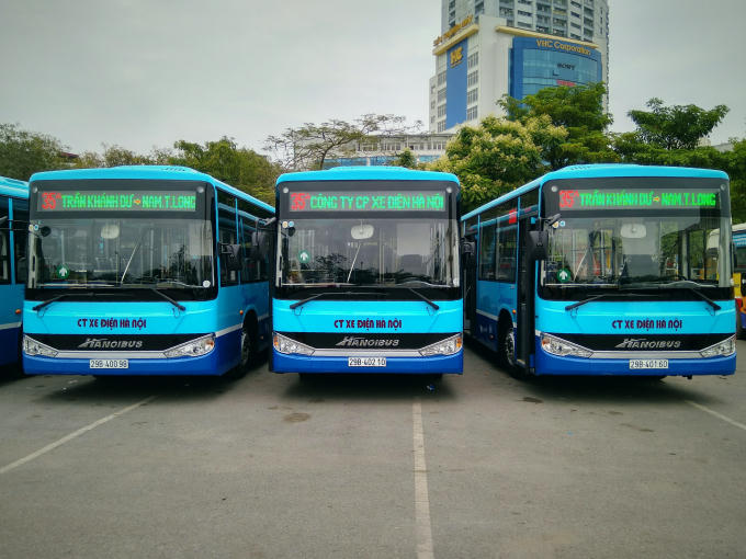 Các xe này có sức chứa 60 chỗ, mang logo, màu sơn, nhận diện thương hiệu màu sơn xanh nước biển với nhiều tiện ích tăng thêm cho khách hàng.