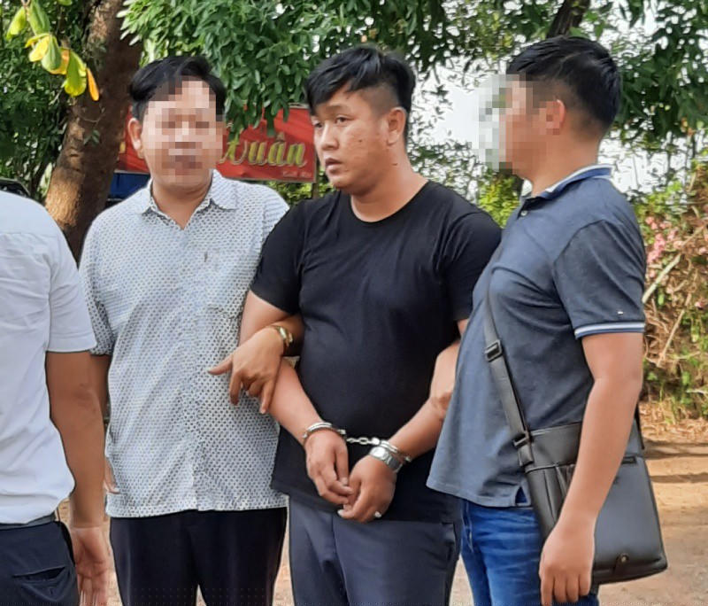 Thiếu úy Cường bị Tổ công tác của Cơ quan điều tra bắt giữ lúc vừa nhận tiền của ông H.