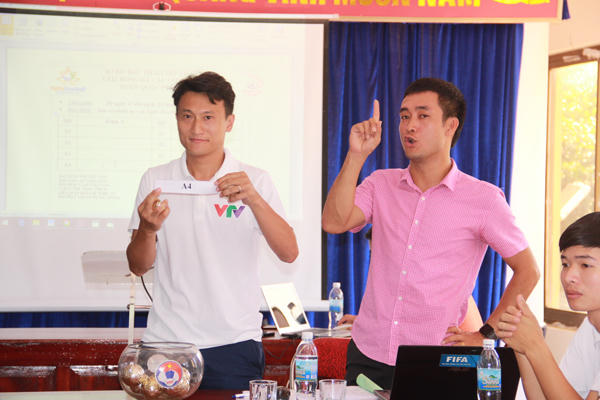 Đại diện đội bóng VTV công bố kết quả bốc thăm