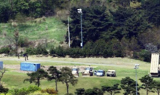 Bộ phận đánh chặn của THAAD được nhìn thấy ở huyện Seongju, phía nam Hàn Quốc ngày 26/4. (Ảnh: Reuters)