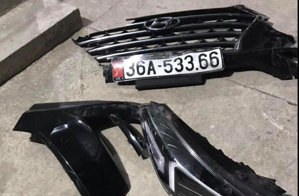 Tài xế hoảng loạn đánh xe ô tô trốn khỏi hiện trường, nhưng rớt lại BKS 36A-533.66