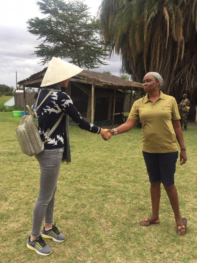 Phạm Hương và Lệ Hằng thích thú hòa mình vào thiên nhiên hoang dã ở Kenya