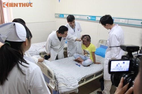Lu Yan đang được các bác sĩ điều trị (Ảnh: 39KL)
