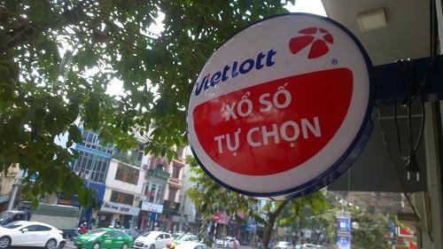 Biển hiệu của một cửa hàng Vietlott trên đường Kim Mã, Ba Đình, Hà Nội. Ảnh: Minh Sơn
