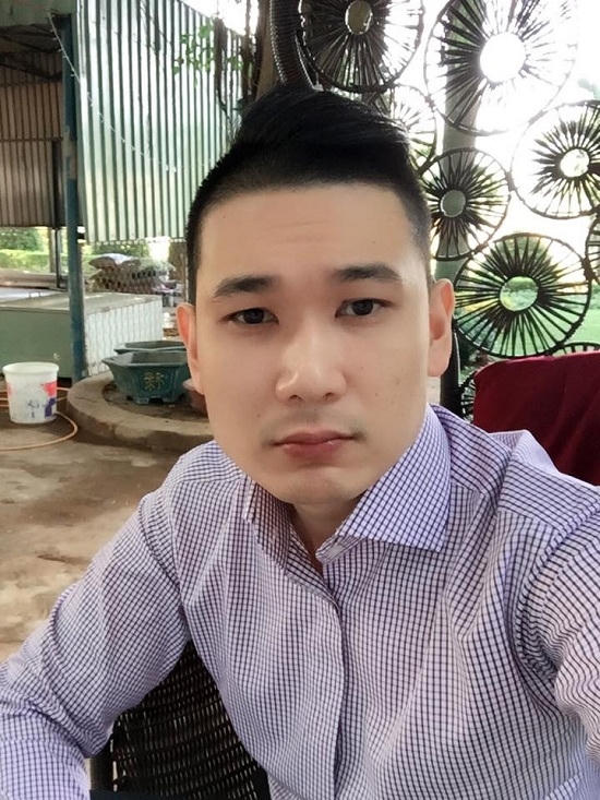 Ngày 17/4 vừa qua (từ khoảng nửa tháng trước khi Hoa hậu Kỳ Duyên úp mở chuyện có bạn trai) thì anh chàng có đăng tải hình ảnh tấm lưng một đôi nam nữ với dòng trạng thái“Và con tim đã vui trở lại…”. Dòng trạng thái này của anh đã nhận được sự quan tâm và chúc mừng từ bạn bè trên trang cá nhân.