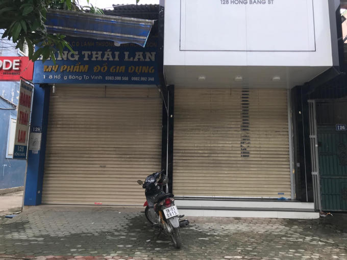 Ngôi nhà số 128 nơi nghi phạm cố thủ cùng với lựu đạn trong tay.