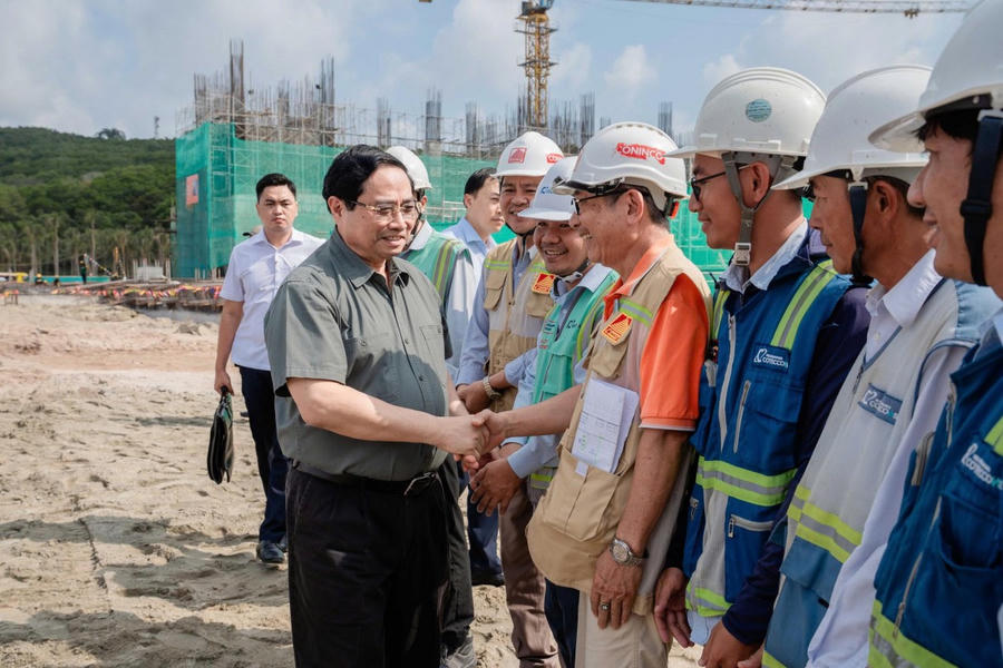 Thủ tướng Phạm Minh Chính kiểm tra các công trình, dự án trọng điểm của Phú Quốc phục vụ APEC 2027- Cảng hàng không quốc tế Phú Quốc