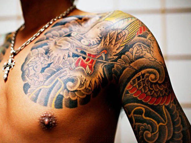 Các hình xăm yakuza được vẽ thủ công hoàn toàn bằng tay. Ảnh: Rattatattoo