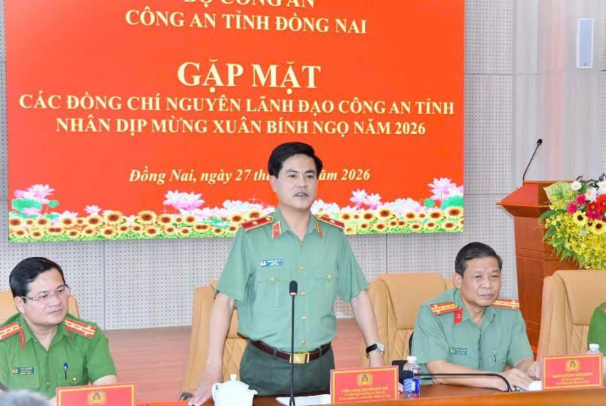 Thiếu tướng Nguyễn Đức Hải phát biểu tại buổi gặp mặt.