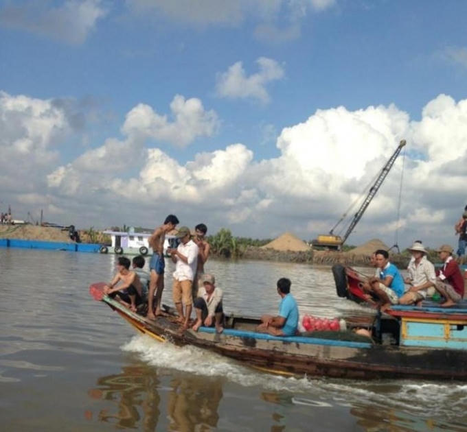 Ngay khi nhận được tin báo, Công an huyện Cần Giuộc lập tức tổ chức lực lượng vây bắt.
