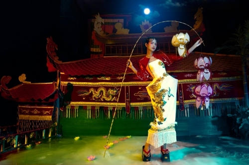 Gần đi hết chặng đường, Ngọc Châu vẫn bị giám khảo nhắc nhở về việc tạo dáng còn quá an toàn.